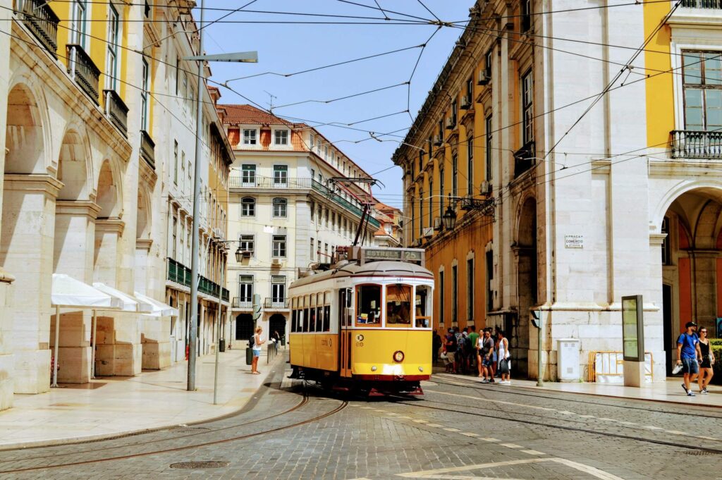 Den ikoniske gule sporvogn i Lissabon