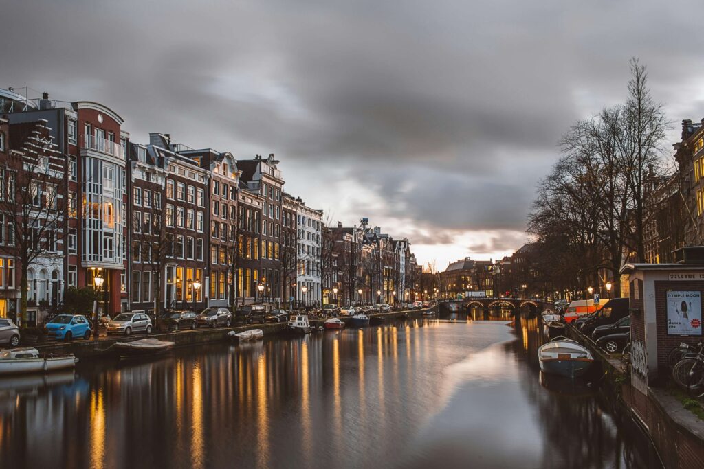 Trevlig morgonvy påväg till jobbet i amsterdam