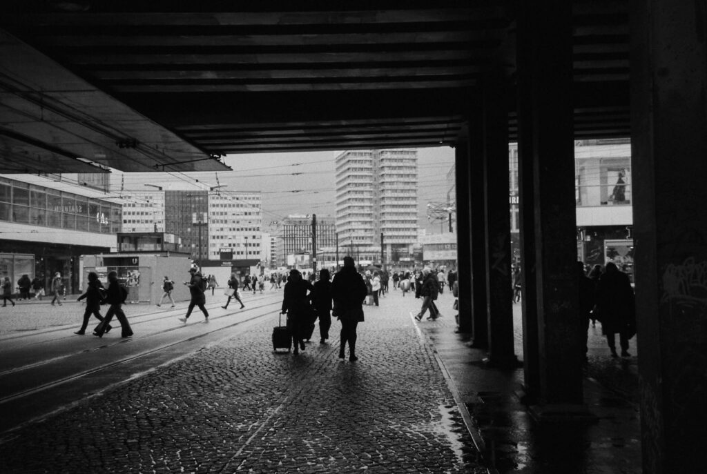 Folk på vej til arbejde i Berlin