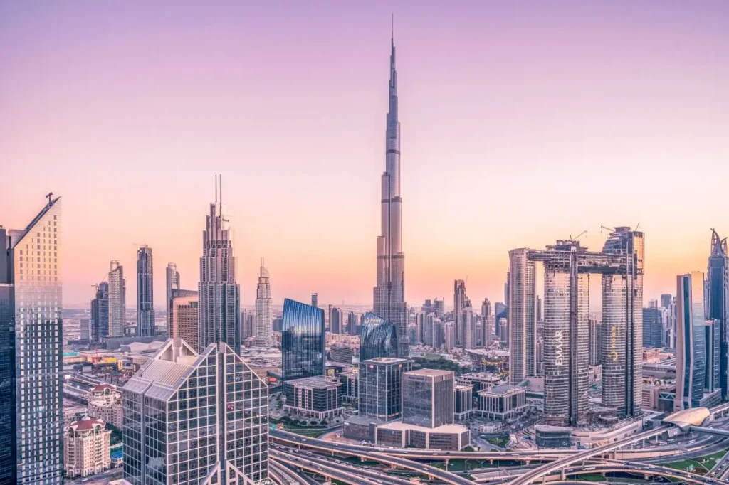 Dubais skyline og moderne livsstil