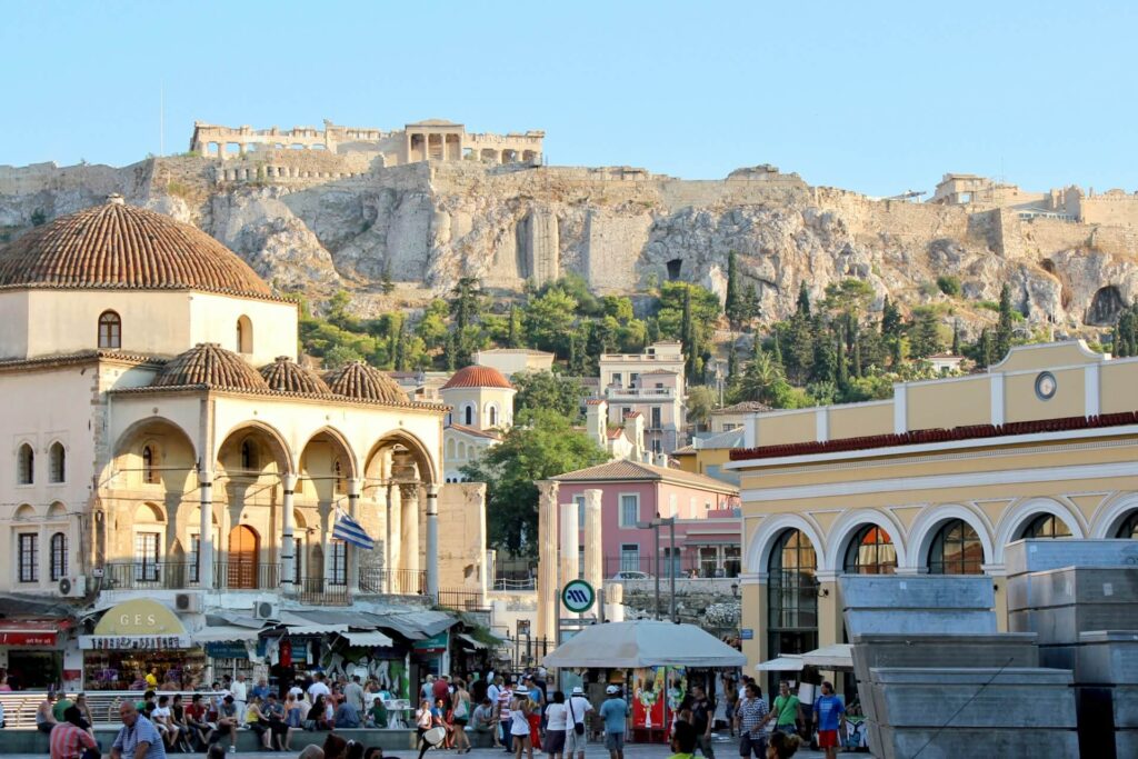Menschen auf dem Weg zur Arbeit in Athen